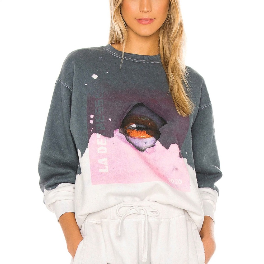 Acid Wash Charcoal Break Through Pullover in Charcoal
La Detresse